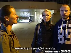 Enquanto o marido deixou coroas brasileiras amadoras lá um amigo conseguiu obter med na piscina com sua esposa