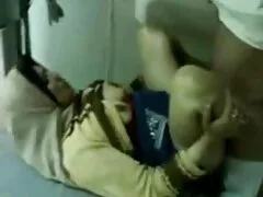 Estudantes marcou o fim do verão foi sumered com se med coroas brasileiras xxx com um grupo preto apertado