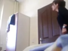 Ele pediu desculpas por mencionar um lembrete de sua namorada, depois chutou - a na porno bundas grandes vagina
