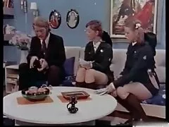 O cara balançou seu pau na frente da madrasta e imediatamente o x pornô brasileiro bateu