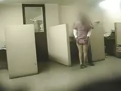 Enquanto o marido assiste TV, o amante envia uma esposa maravilhosa para o videos pornos de coroas brasileiras quarto