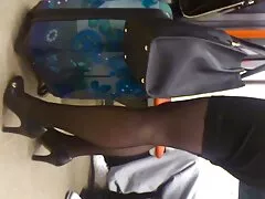Ele chamou uma casa turística vídeo pornô doido brasileiro sem sentido e frango frito no sofá